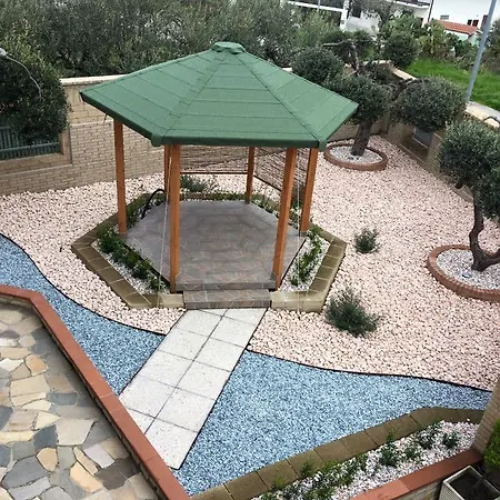 科尔阿克贝拉住宿加早餐旅馆 奥托纳